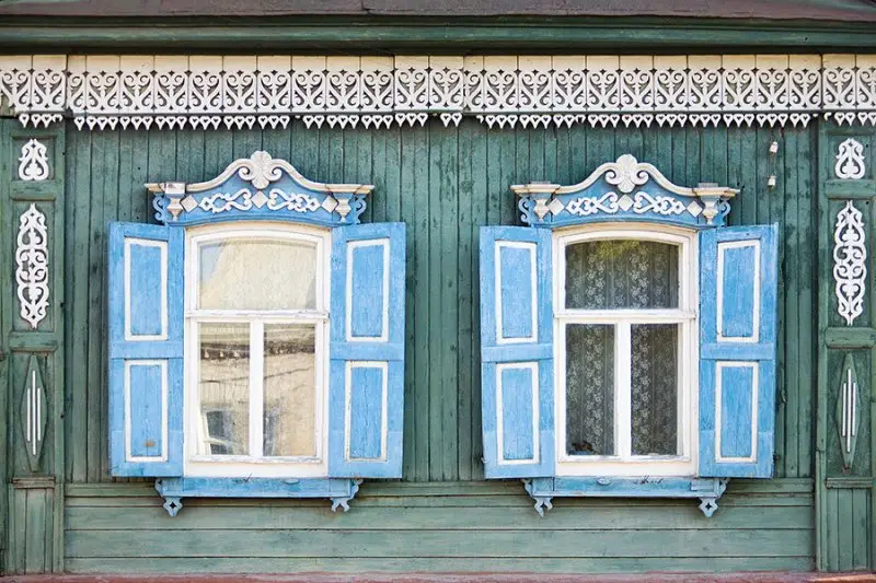 На Руси ставни на окнах было принято делать глухими